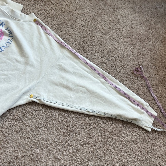 Happily Ever Present Be Where You Are White Graphic Sweatshirt Size Large - Picture 9 of 9